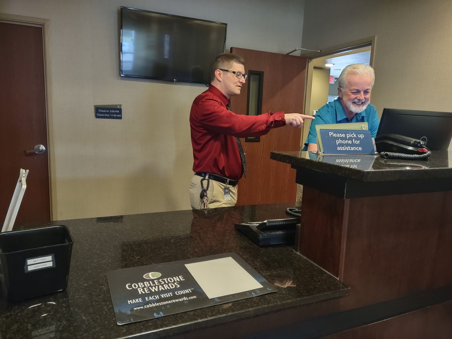 Expert explaining the computer program