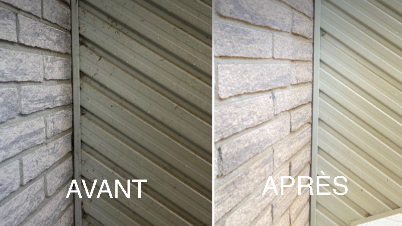Une photo avant et après d'un mur de briques avec revêtement.