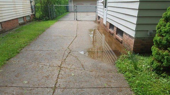 6 Warning Signs Of Foundation Problems, Water Leaking Into Basement From Driveway