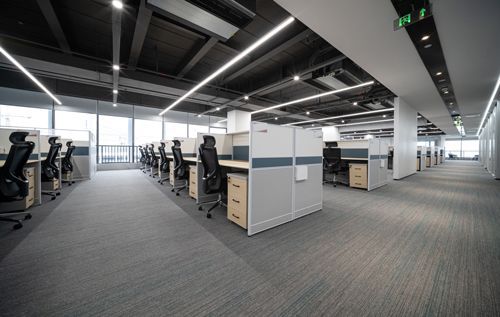 A Large Empty Office With A Lot Of Cubicles And Chairs - Fairbanks, AK - Xpert Cleaning, LLC