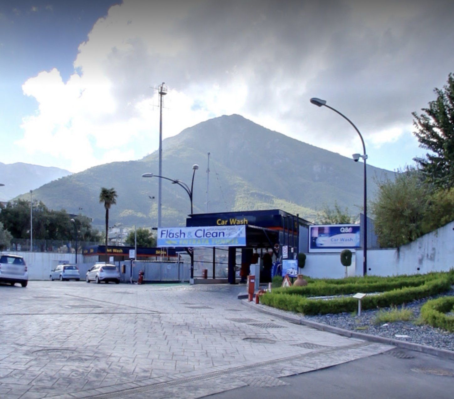 autolavaggio per pulizia auto