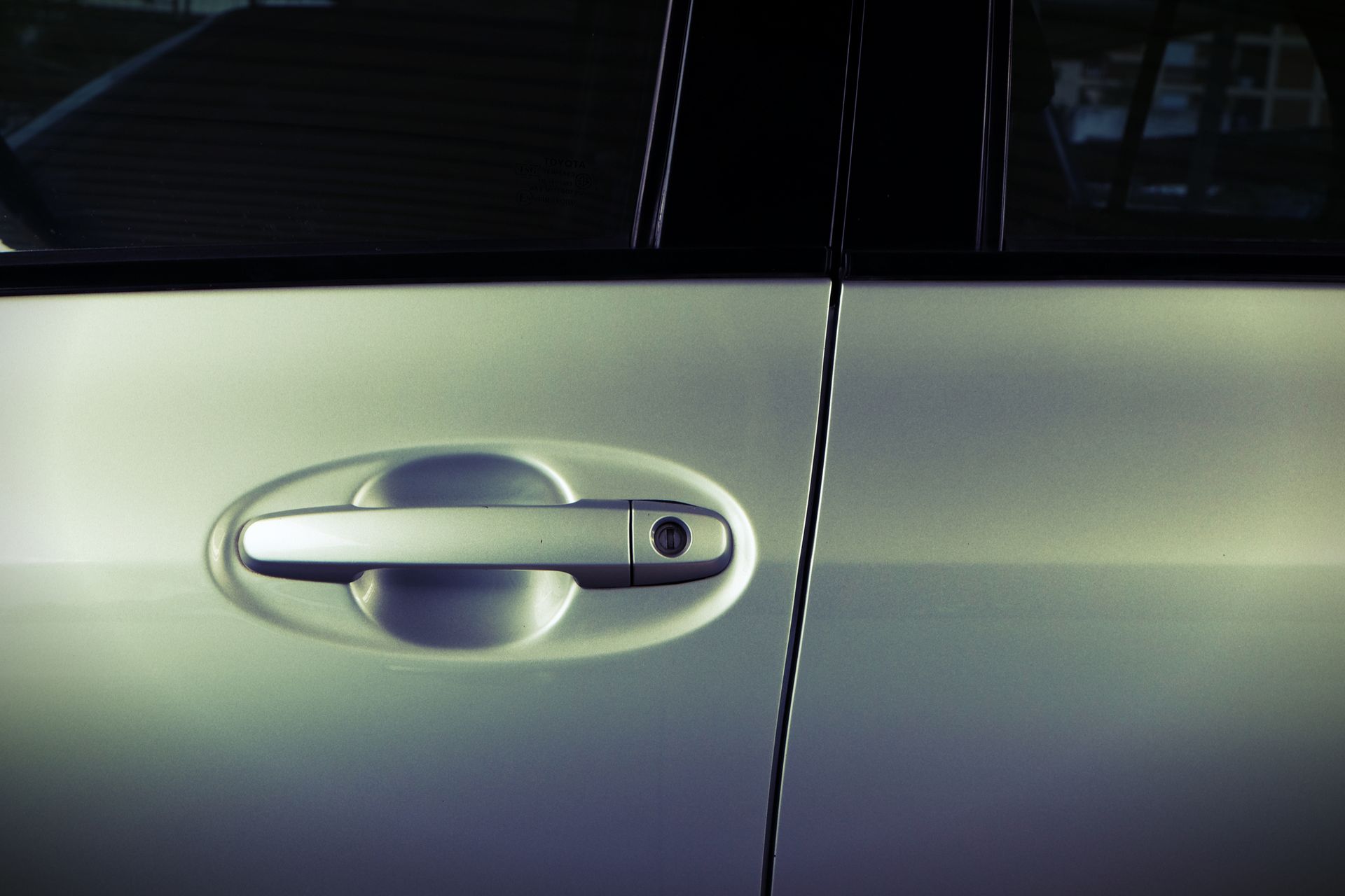 A close up of a silver car door handle