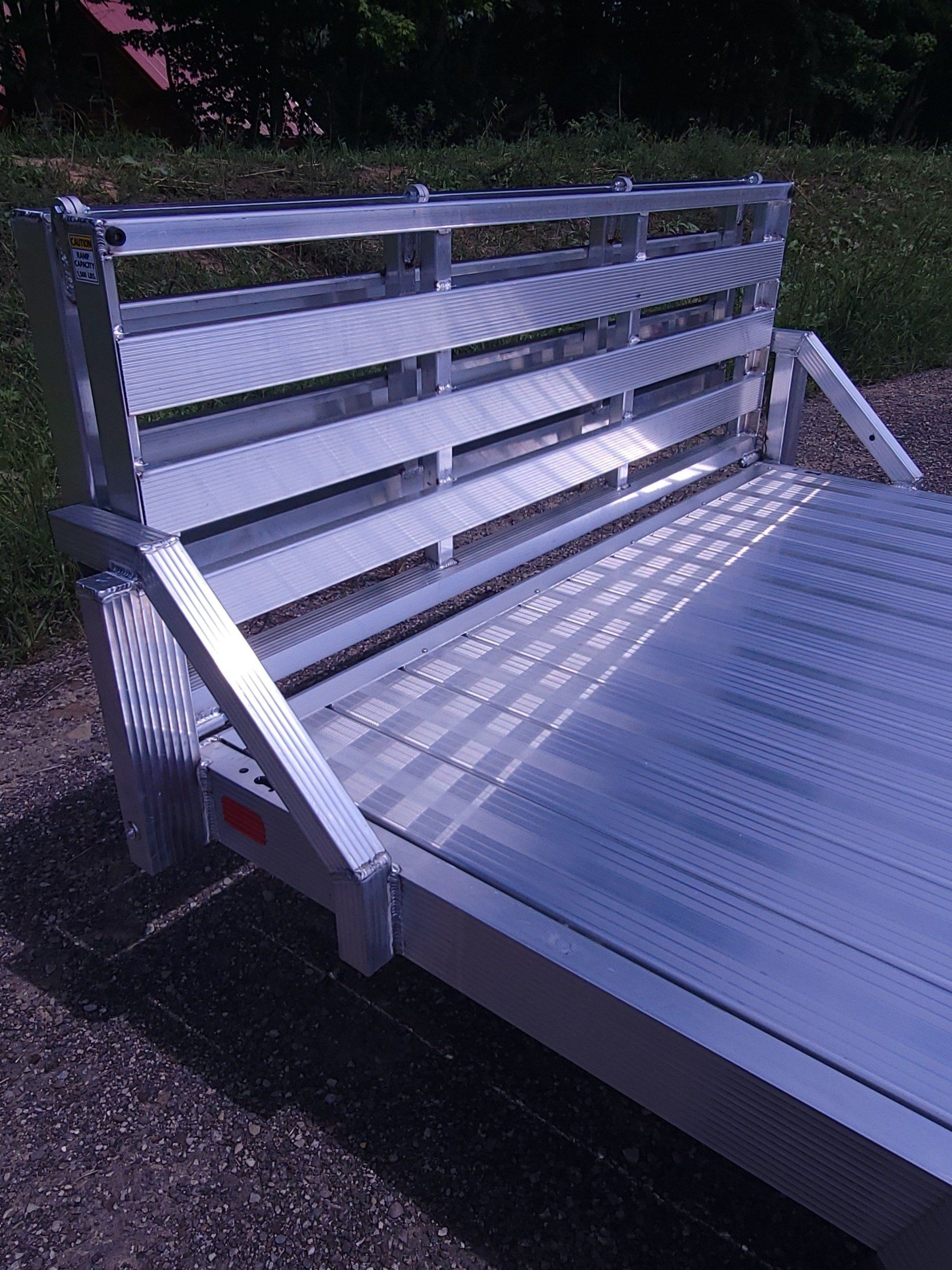 aluminum utility trailer with foldable ramp