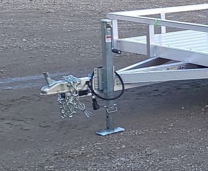 drop leg pad jack mounted on aluminum utility trailer