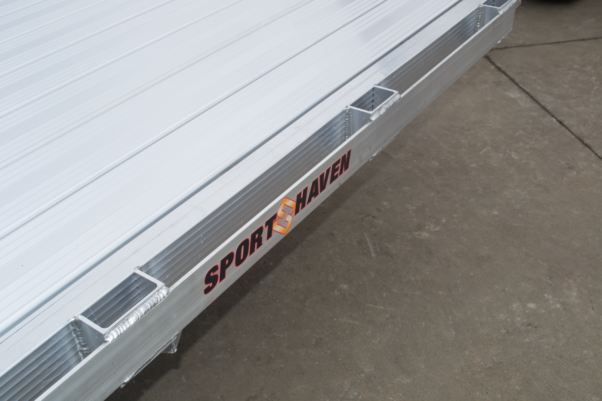flat bed trailer with rub rails