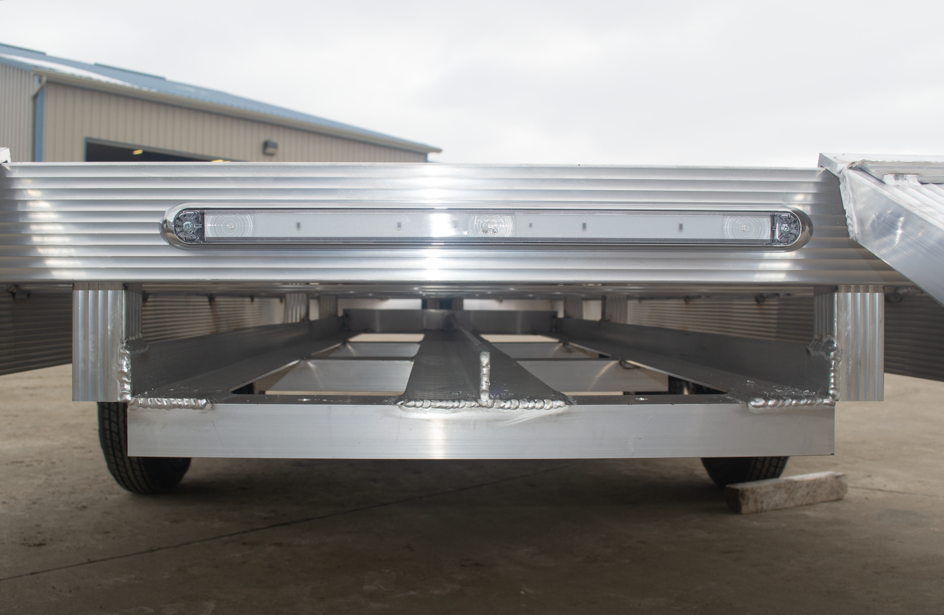 flat bed trailer with aluminum frame