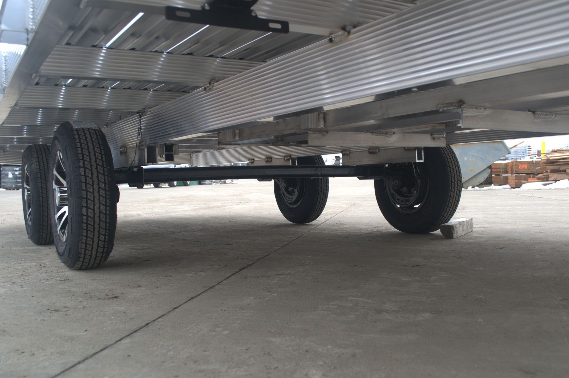 flat bed trailer with brakes