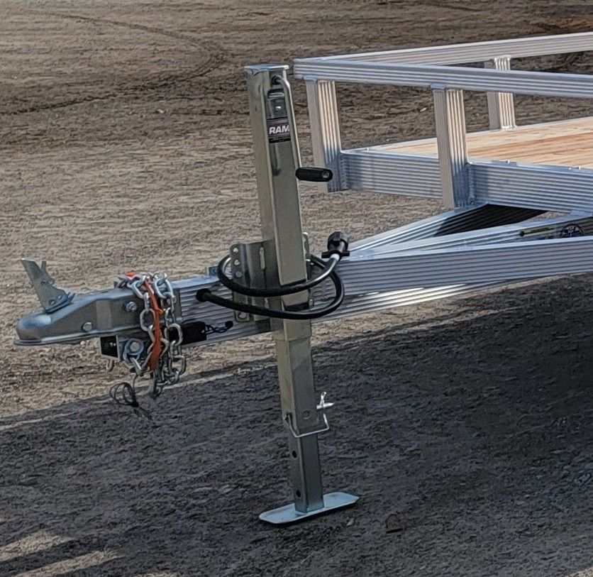 drop leg pad jack mounted on aluminum utility trailer