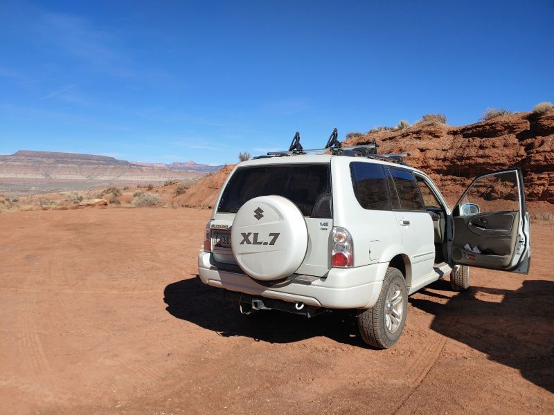 A white suv with the word xl7 on the back