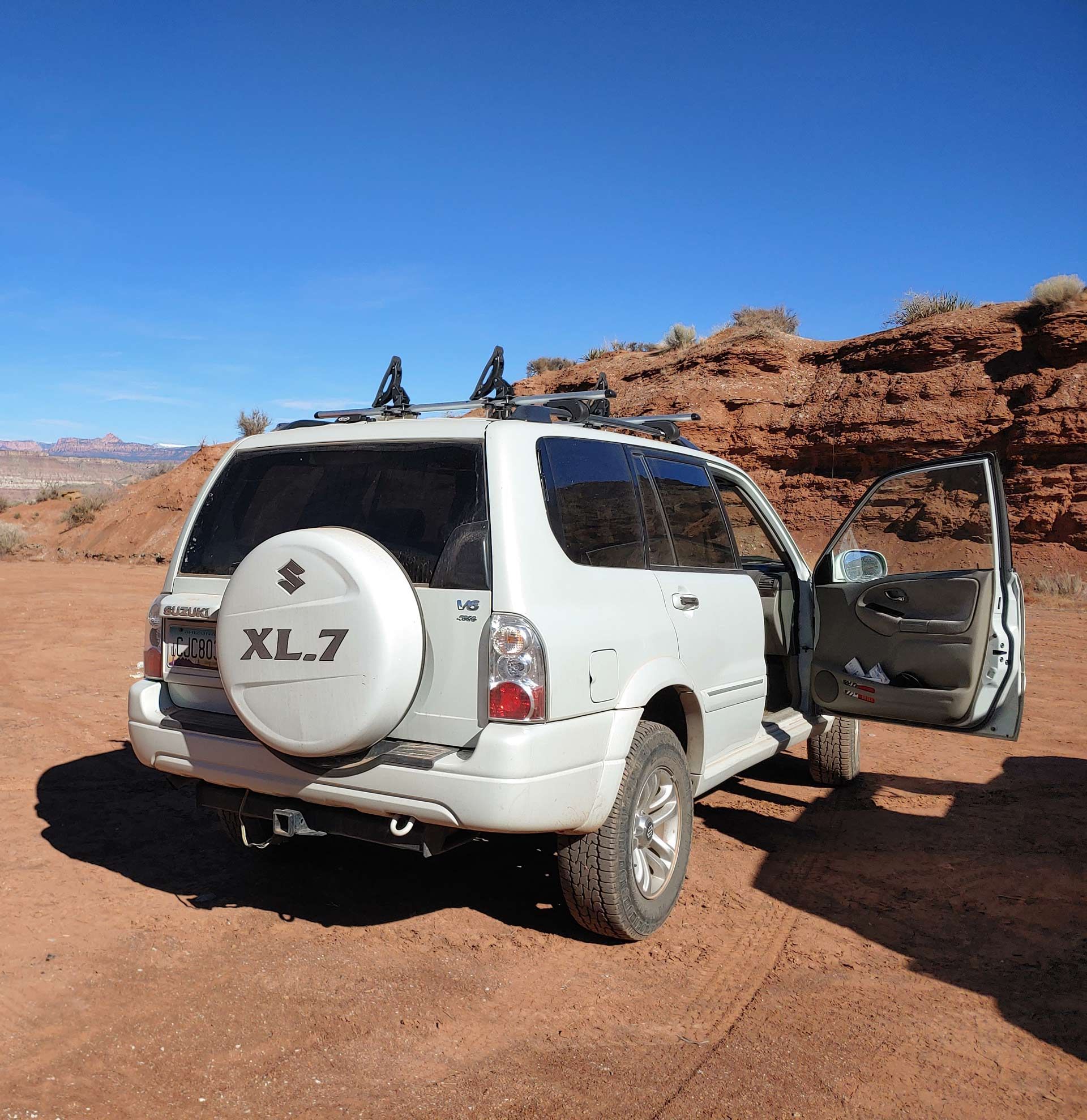 A white suv with the word xl7 on the back