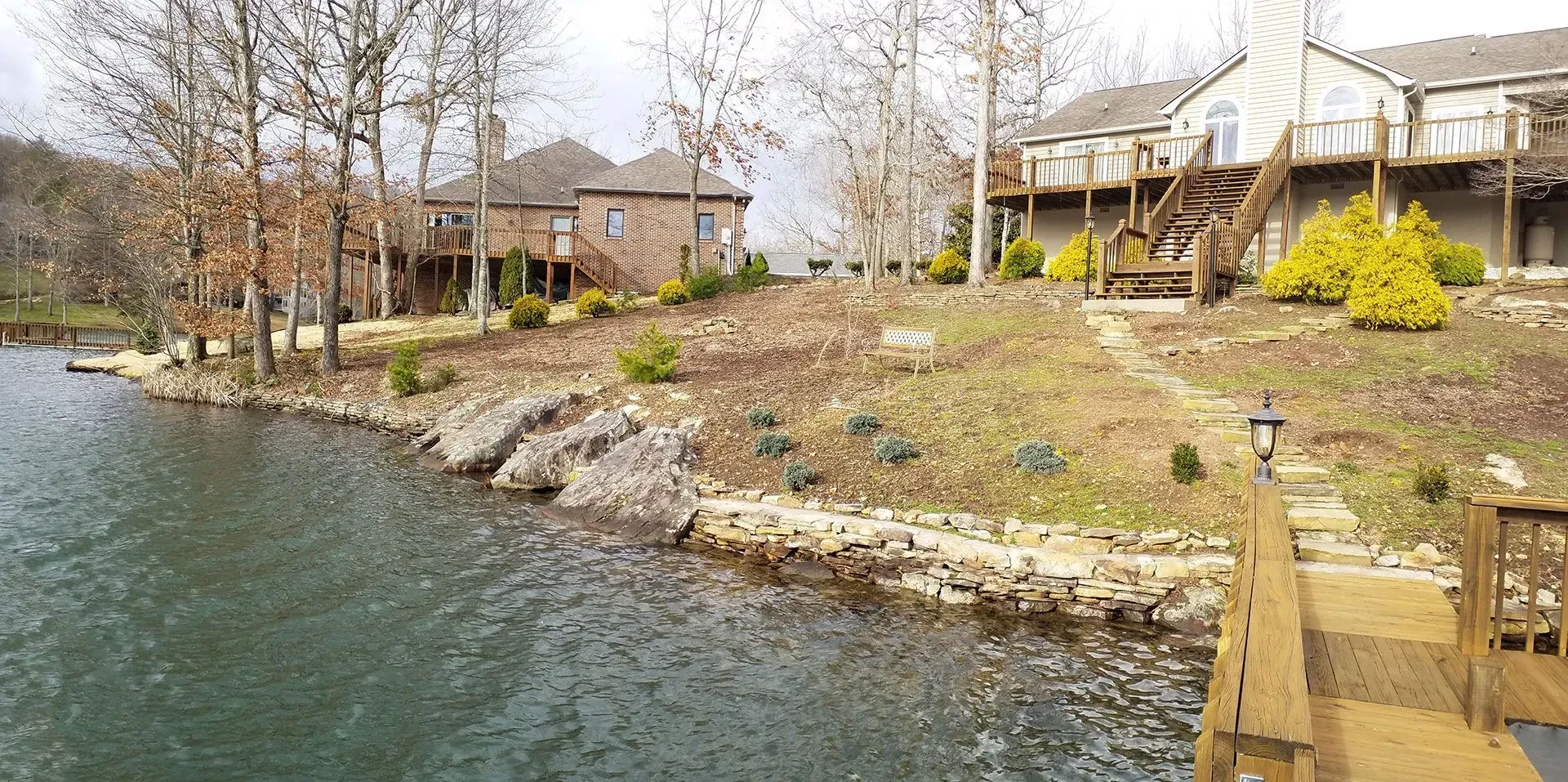 A large house is sitting next to a body of water.