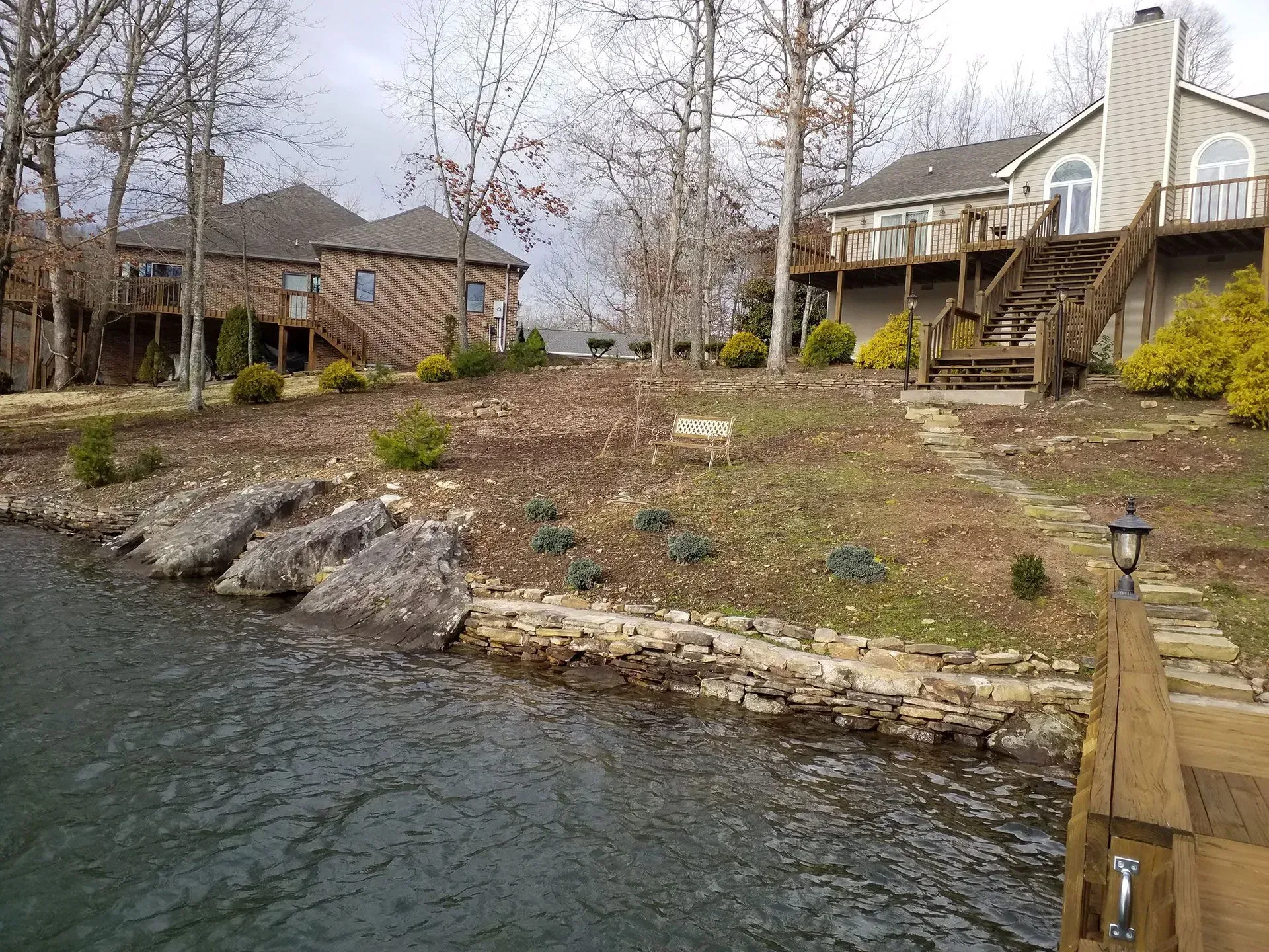 A large house is sitting next to a body of water.