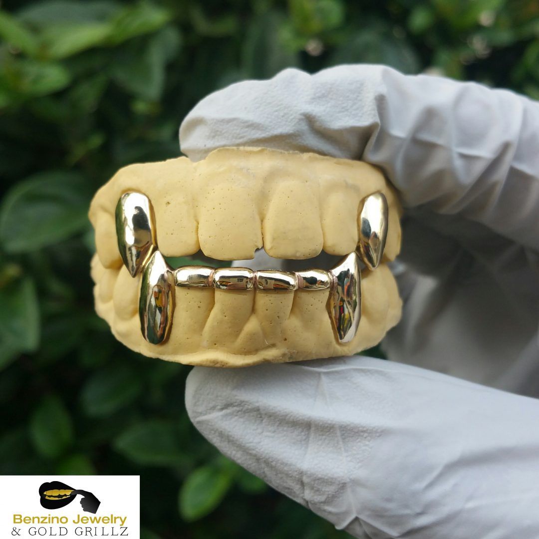 Custom gold grillz for fangs design, grill teeth style in Florida