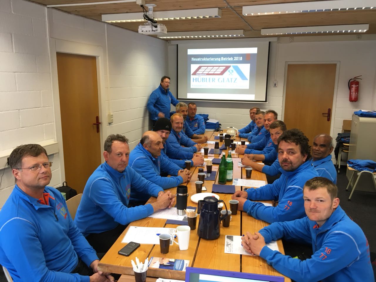 Team von Dachdeckerei Hübler und Glatz GmbH beim Seminar für Arbeitssicherheit