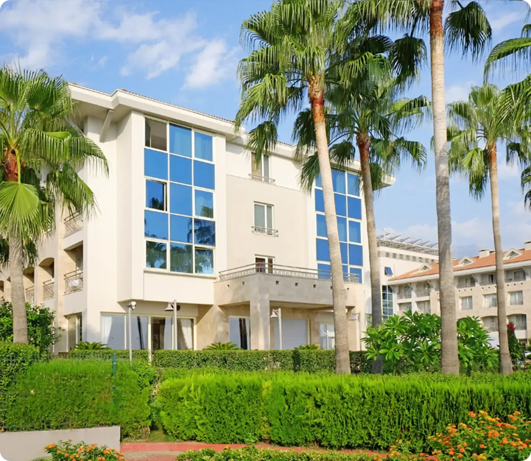  Apartments COMMUNITY AMENITIES
