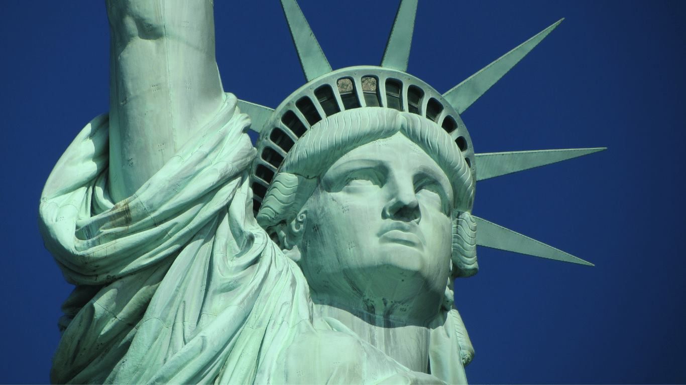 The de minimis is the lowest value that permits the importation of goods free.