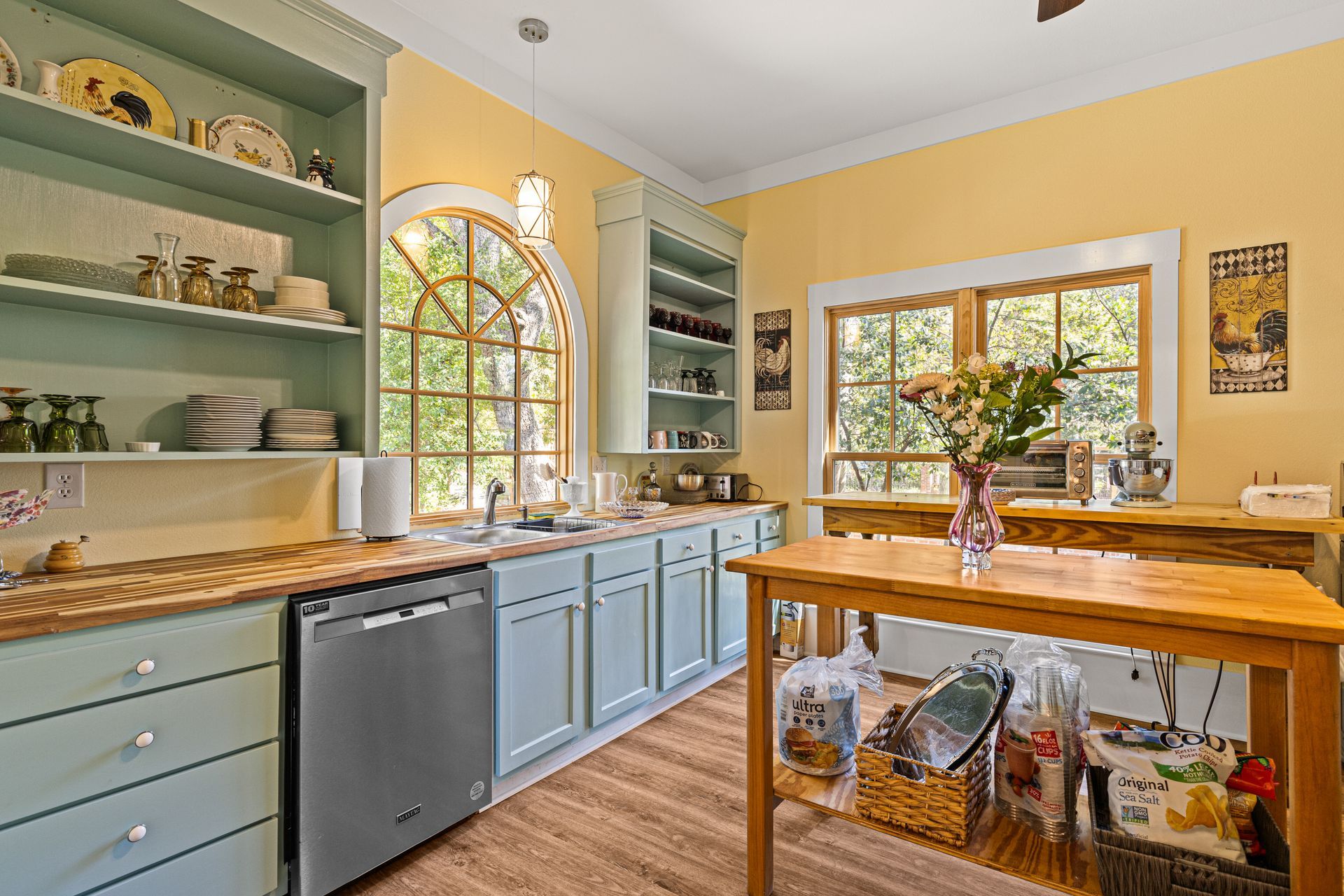 Longview Construction - Restoration - Steamboat Inn - Kitchen  