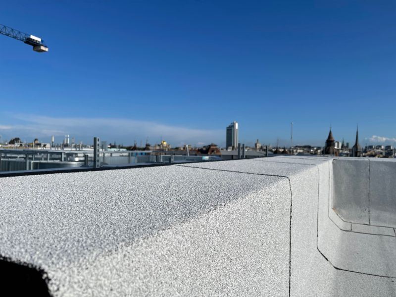 Cool roof membrānas