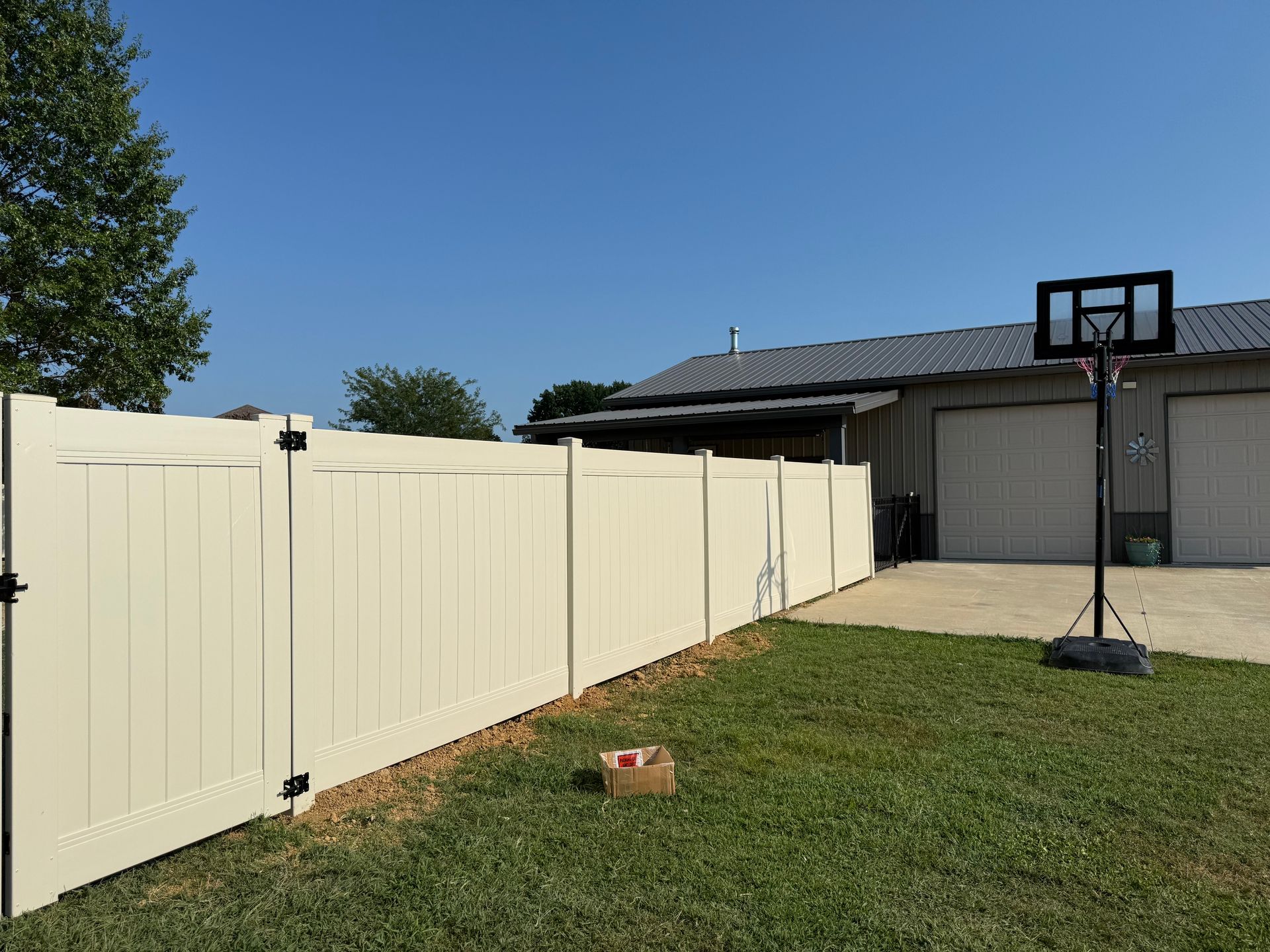 vinyl fencing