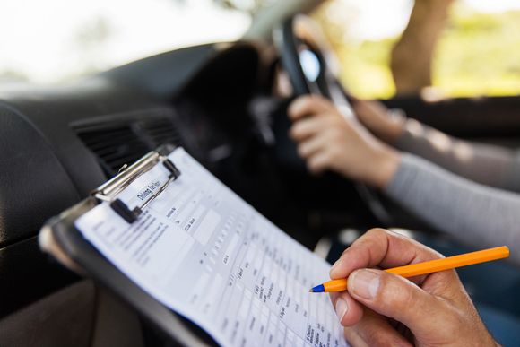 driving instructor filling the checklist