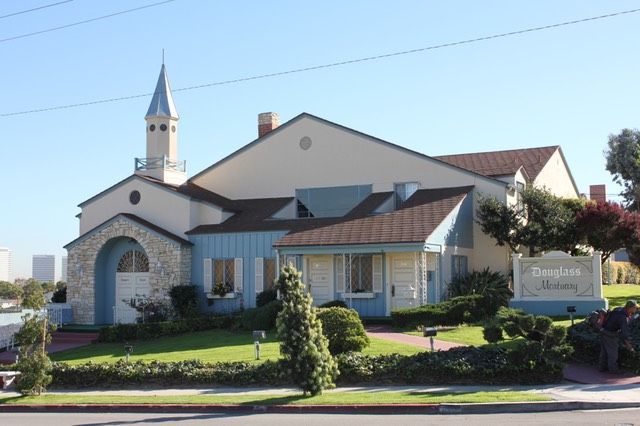 Exterior view of Douglass Mortuary El Segundo in El Segundo, CA