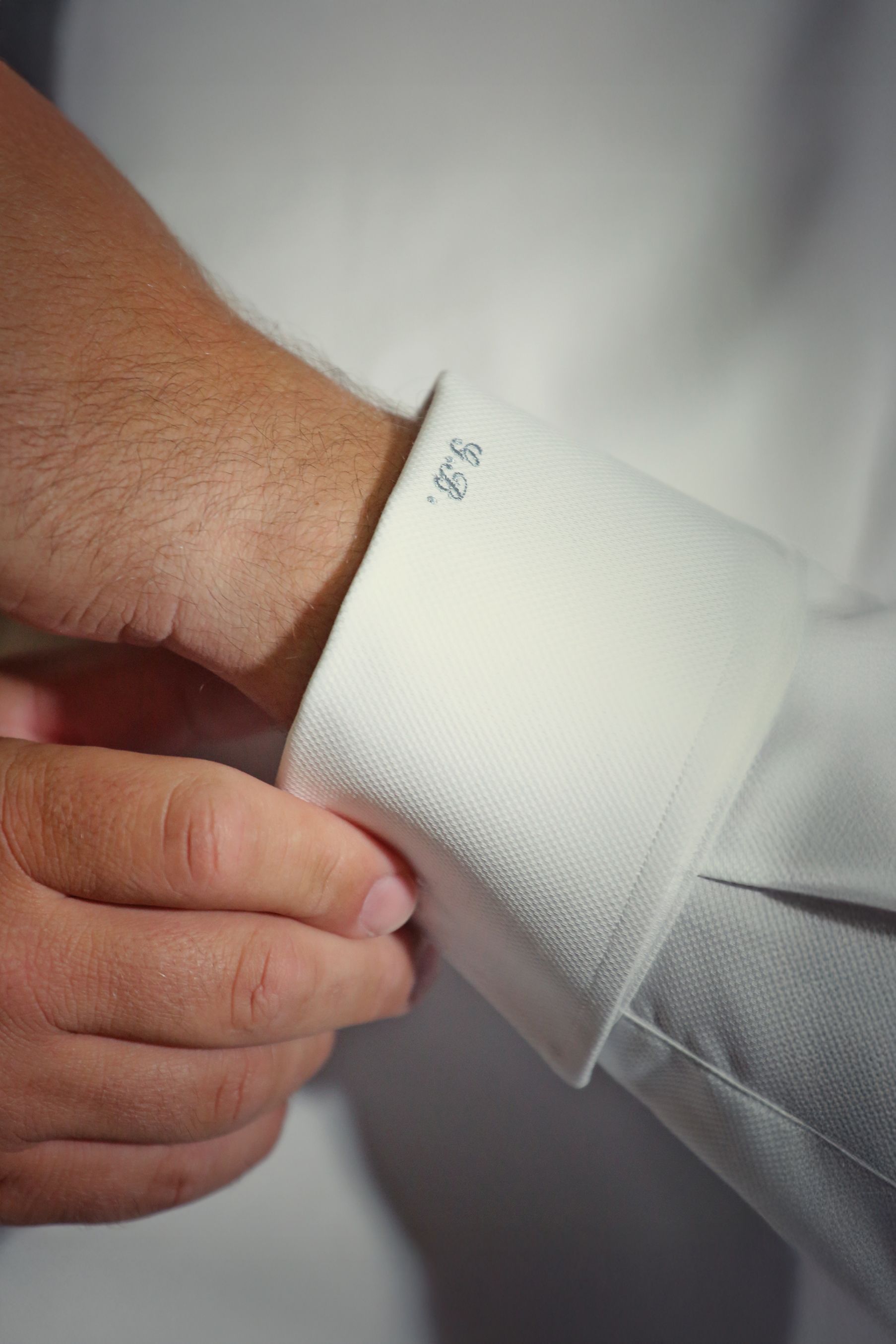 dettagli omanica camicia dello sposo