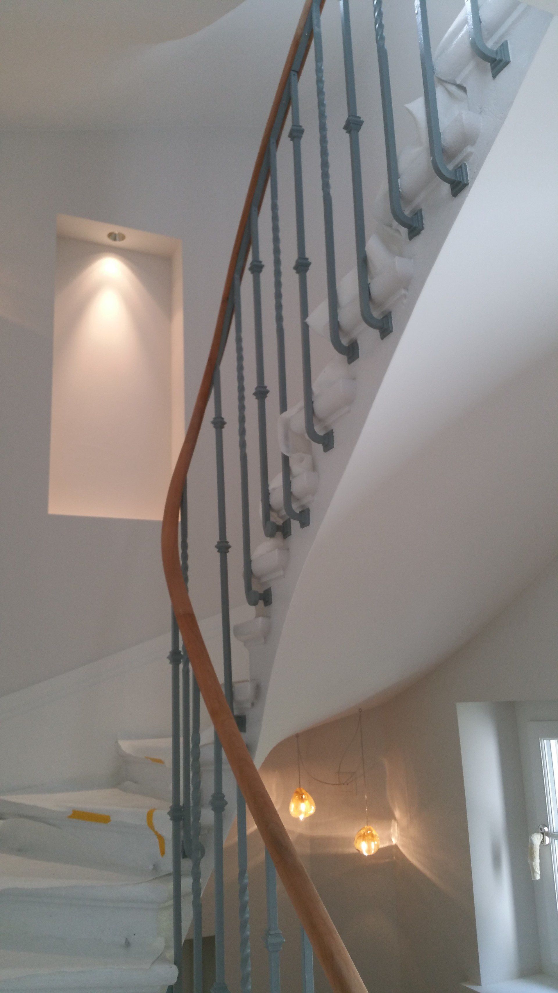 Escalier blanc grand lancy