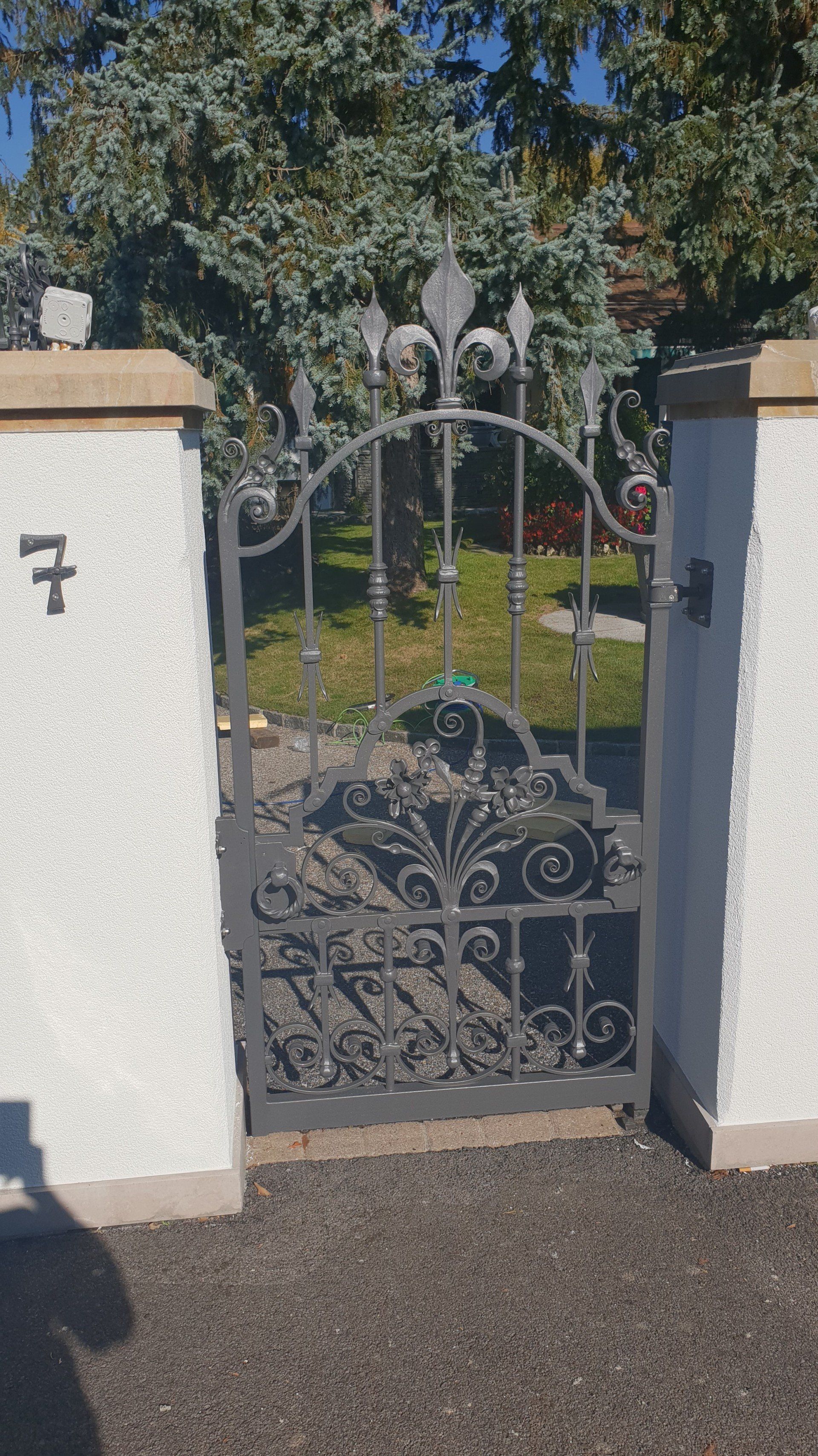Portail entrée fer forgé gris Genève