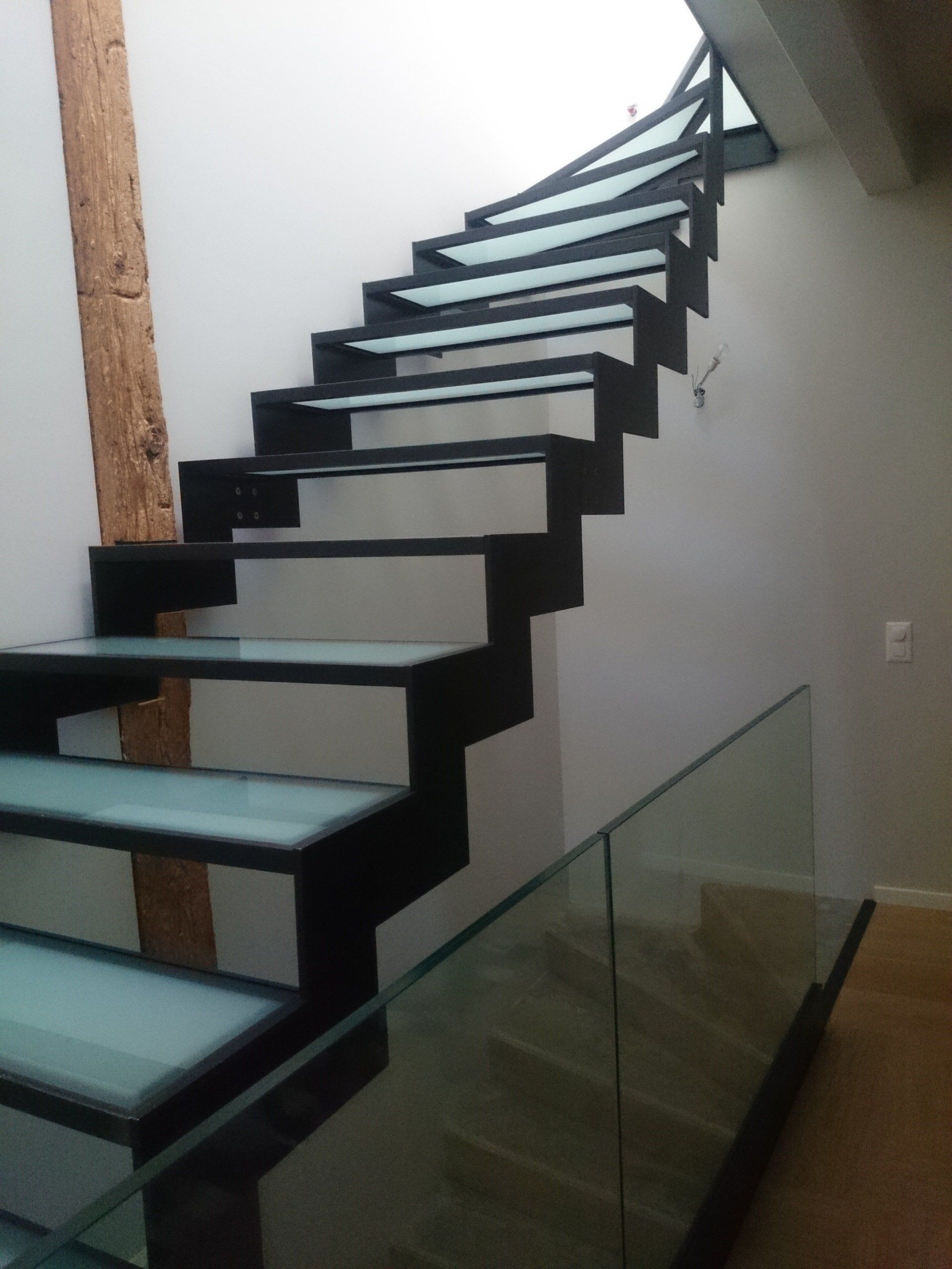 Escalier noir design Grand Lancy
