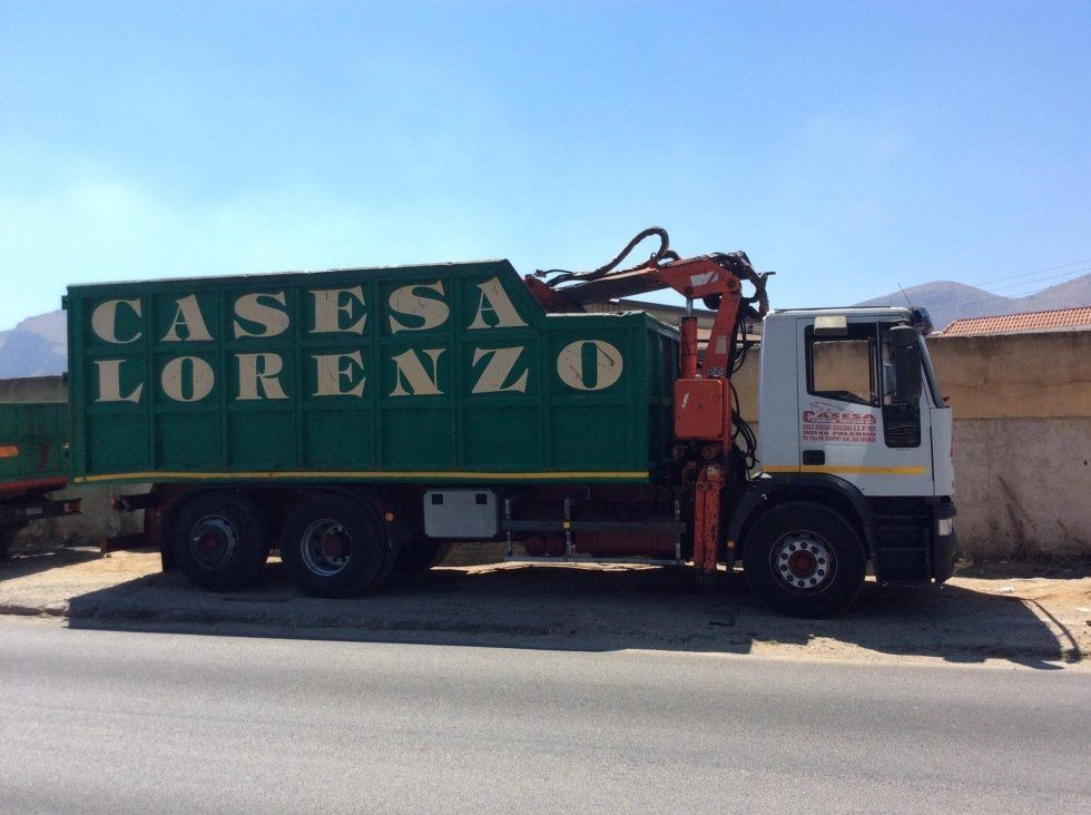 furgone scoperto per il trasporto di rottami metallici