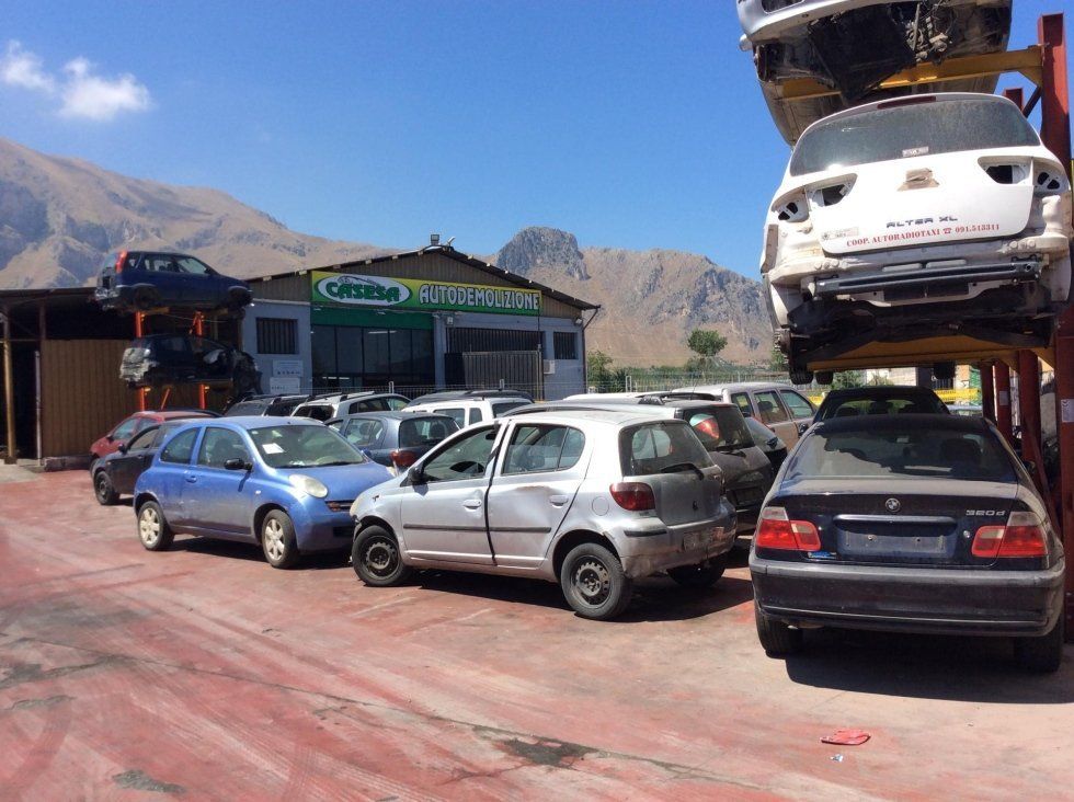 auto pronte per la rottamazione