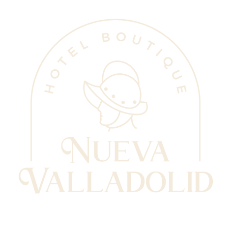 Un logotipo para un hotel boutique con una mujer con sombrero.