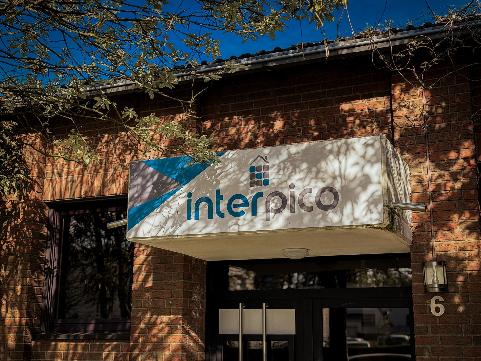 Netzwerkabend bei Interpico in Essen mit Einblicken in Innenausbau, Sanierung und Unternehmertum.