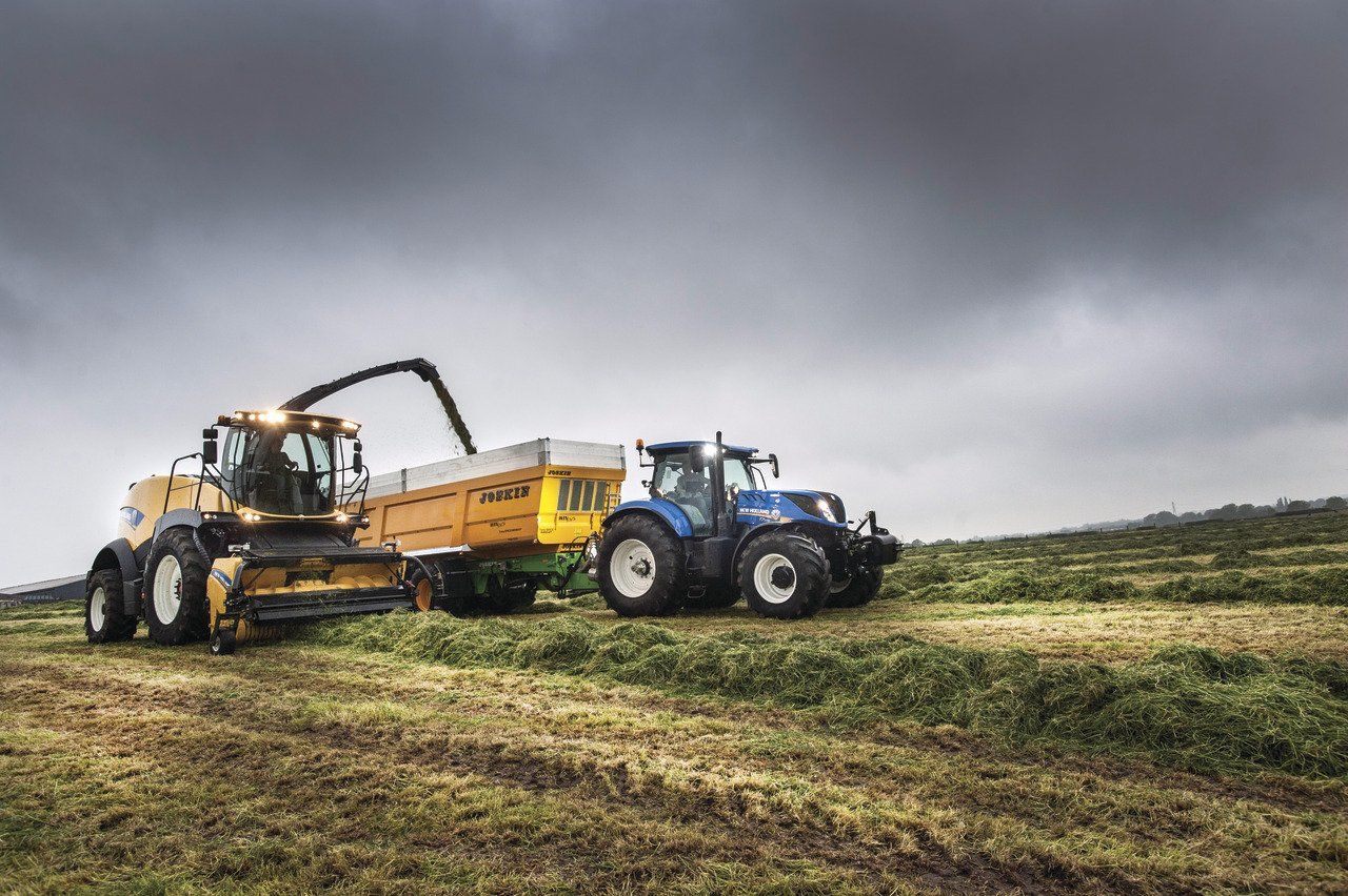 New Holland Schlepper, New Holland Häcksler