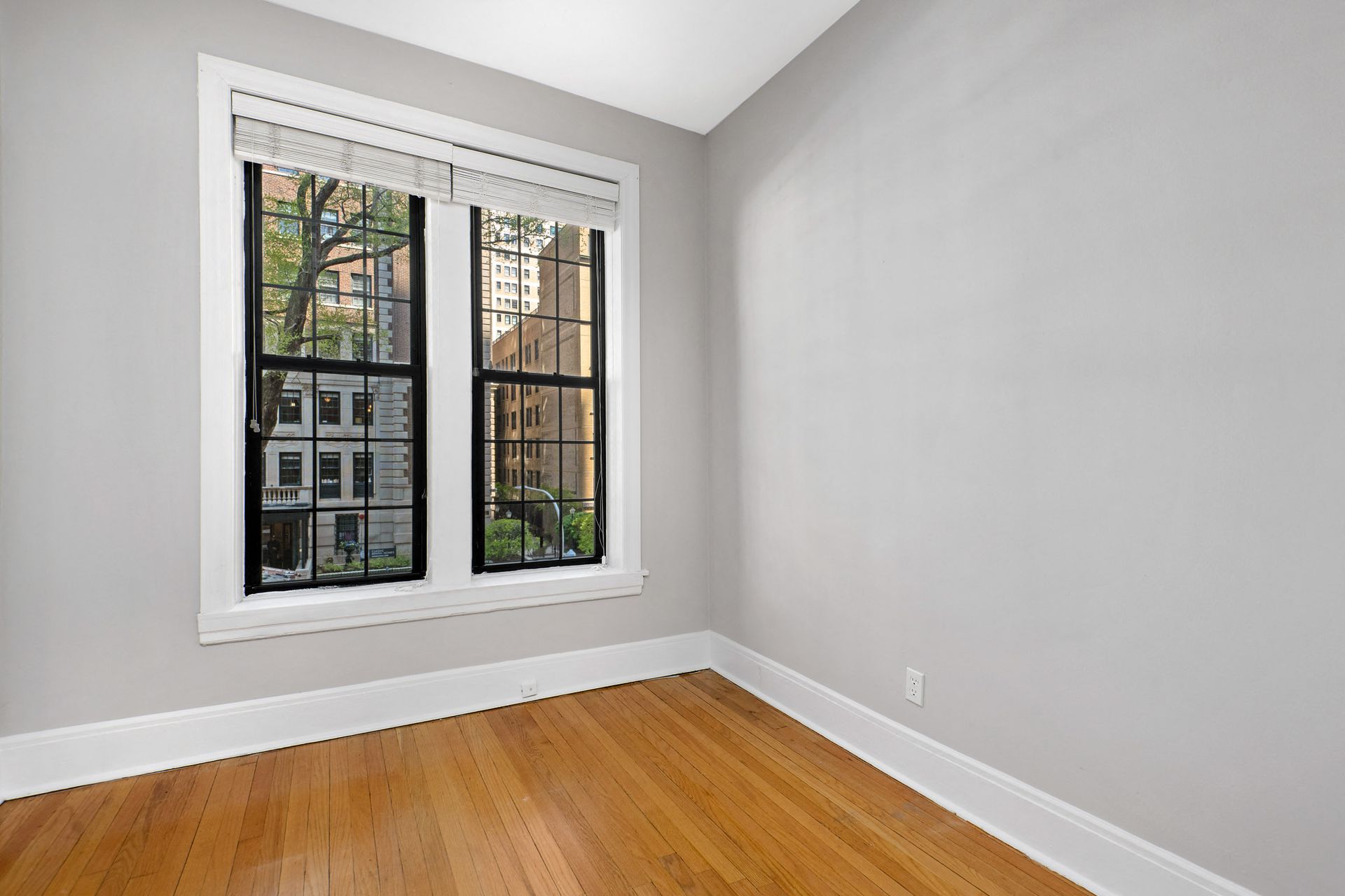 Bedroom of 429 W Melrose Apartment in Lakeview