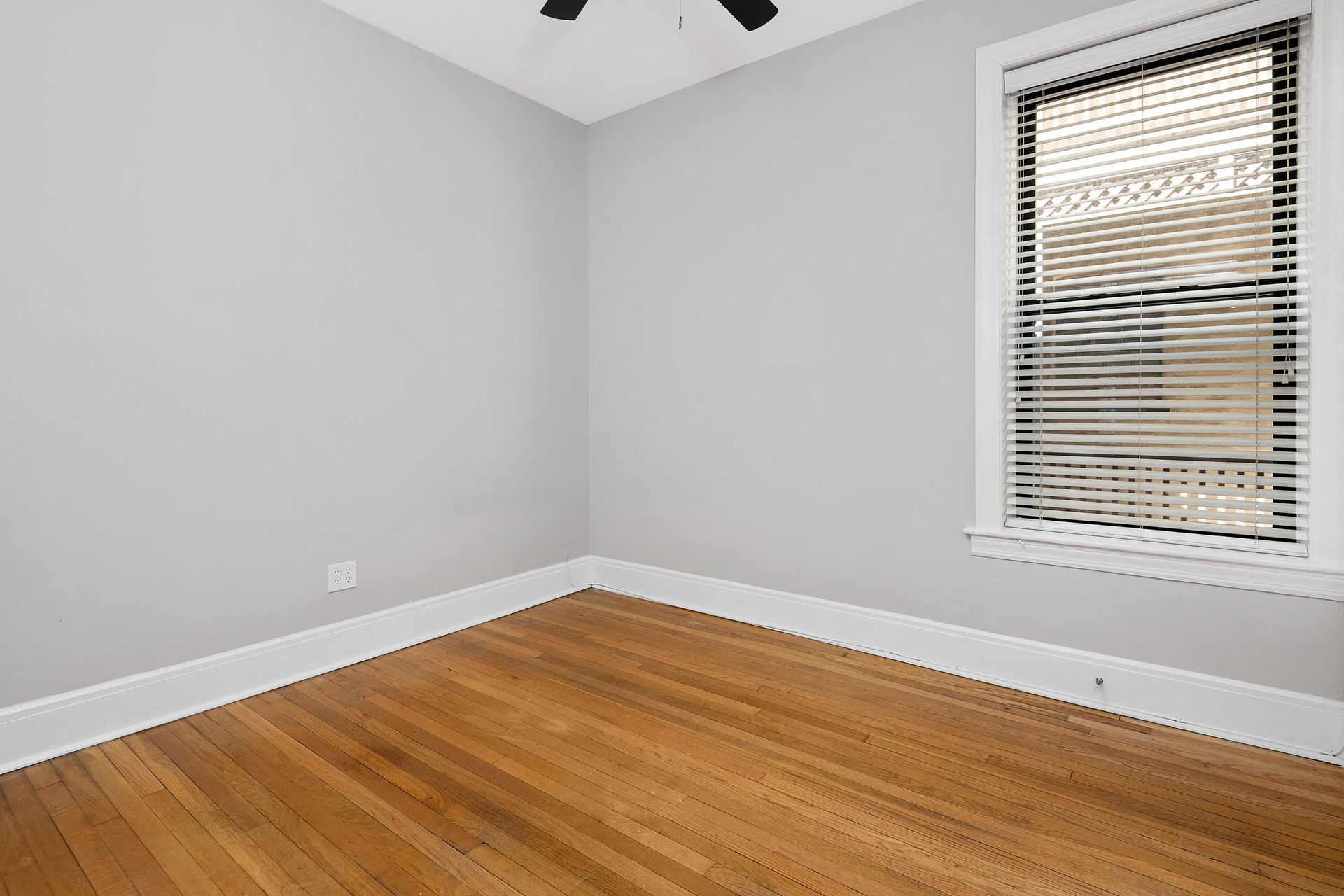 Bedroom of 429 W Melrose Apartment in Lakeview