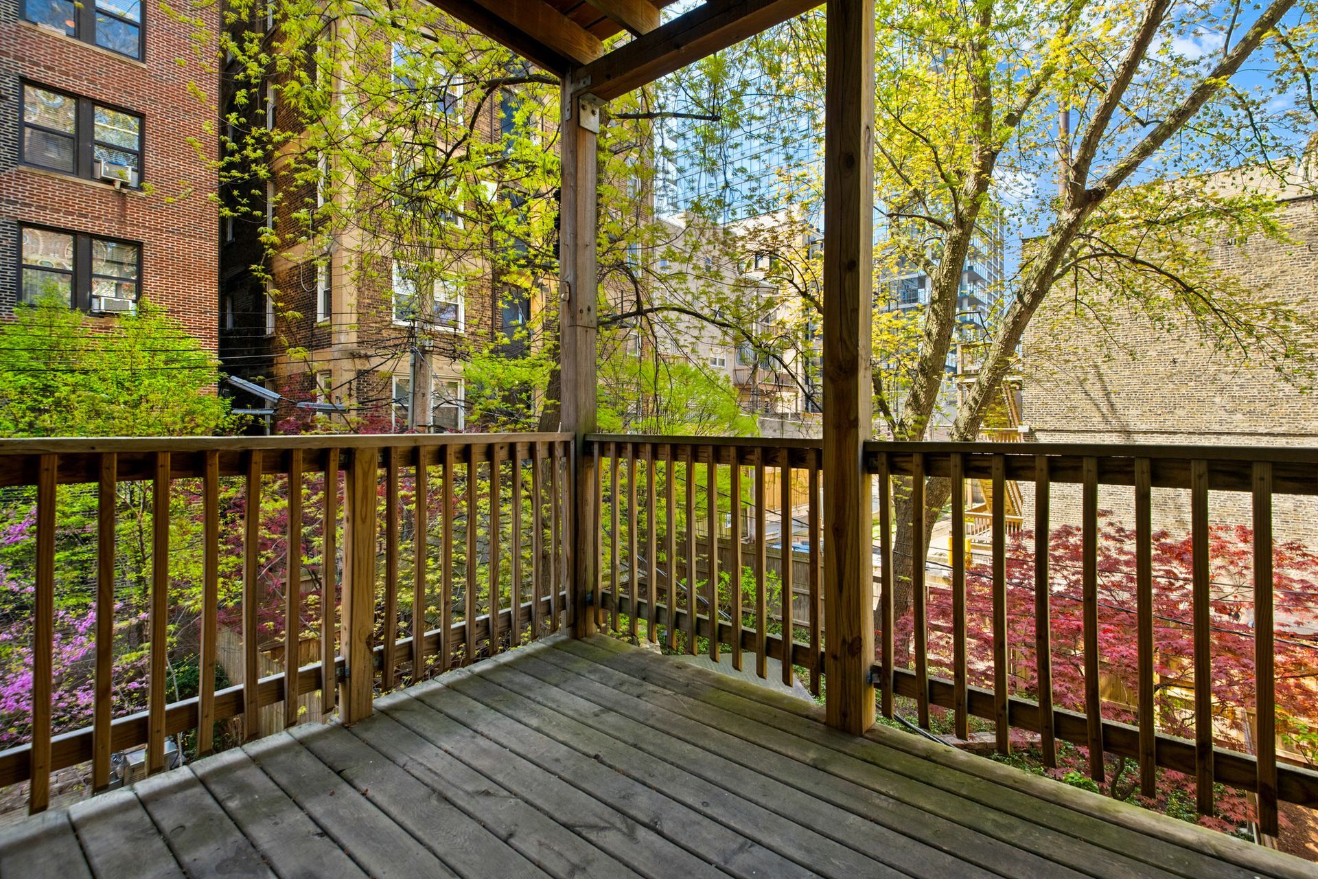 Patio of 429 W Melrose Apartment in Lakeview