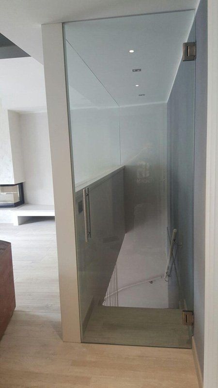 Porta in vetro trasparente