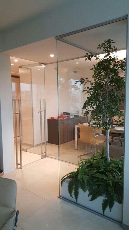 Infissi in vetro per fioriera