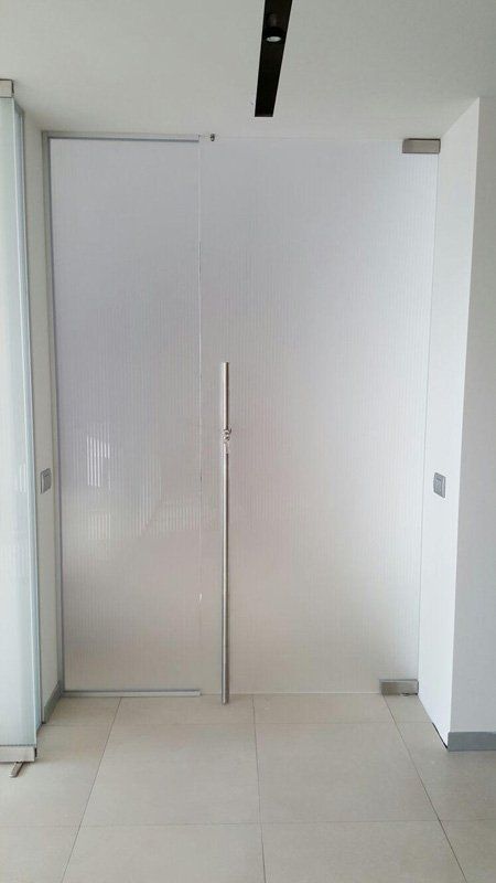 Porta a due ante in vetro opaco