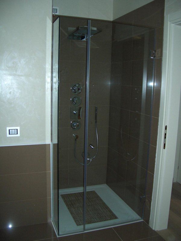 Doccia con porta in vetro