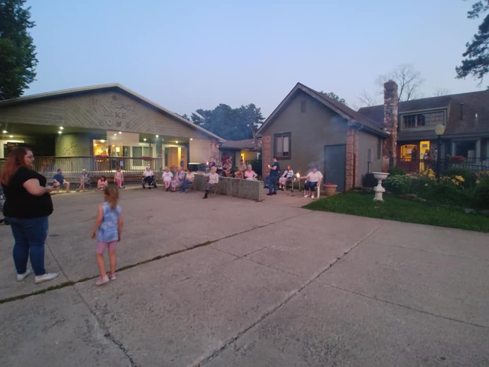 A group of people are sitting outside of a building.