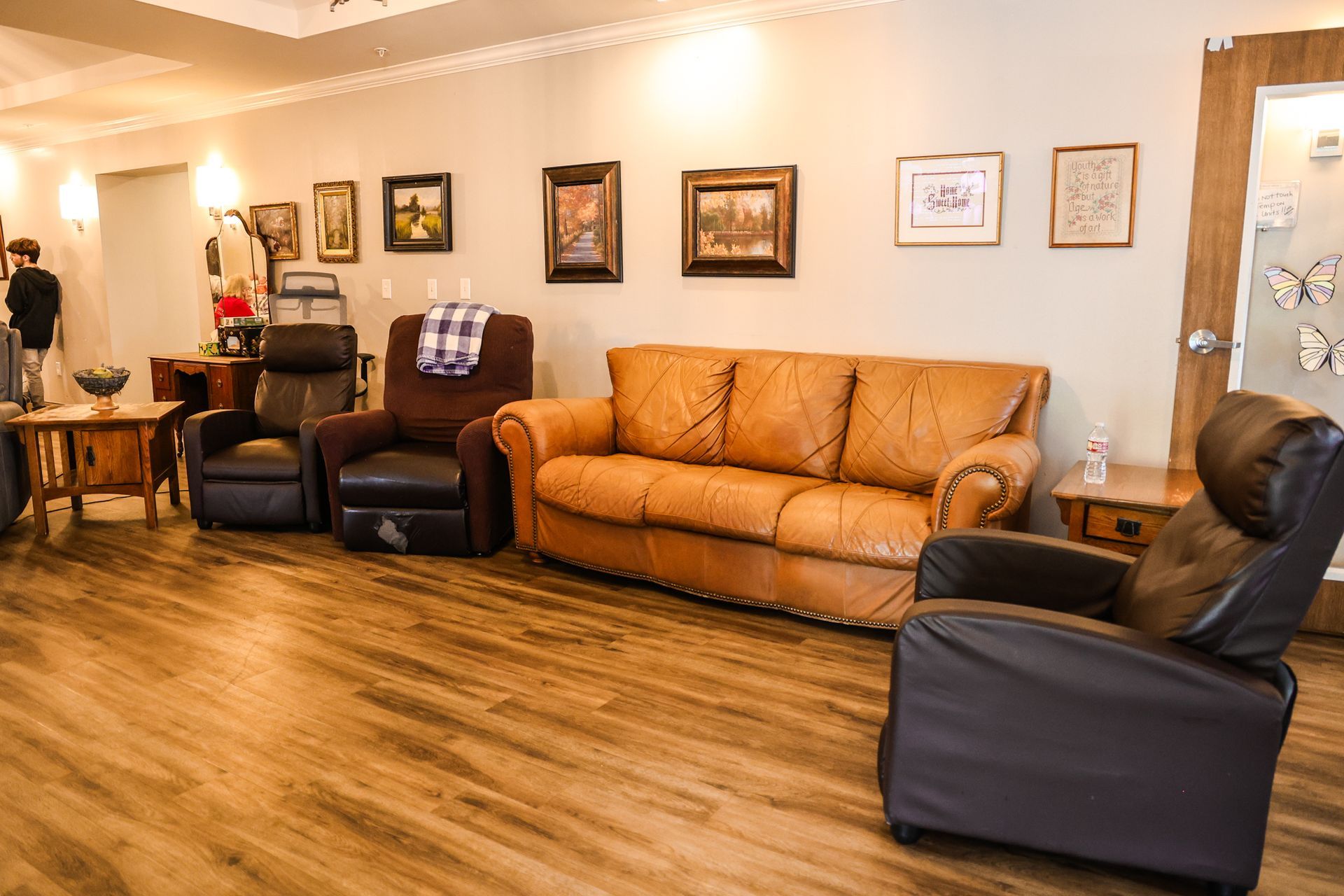 A living room filled with furniture and a couch.