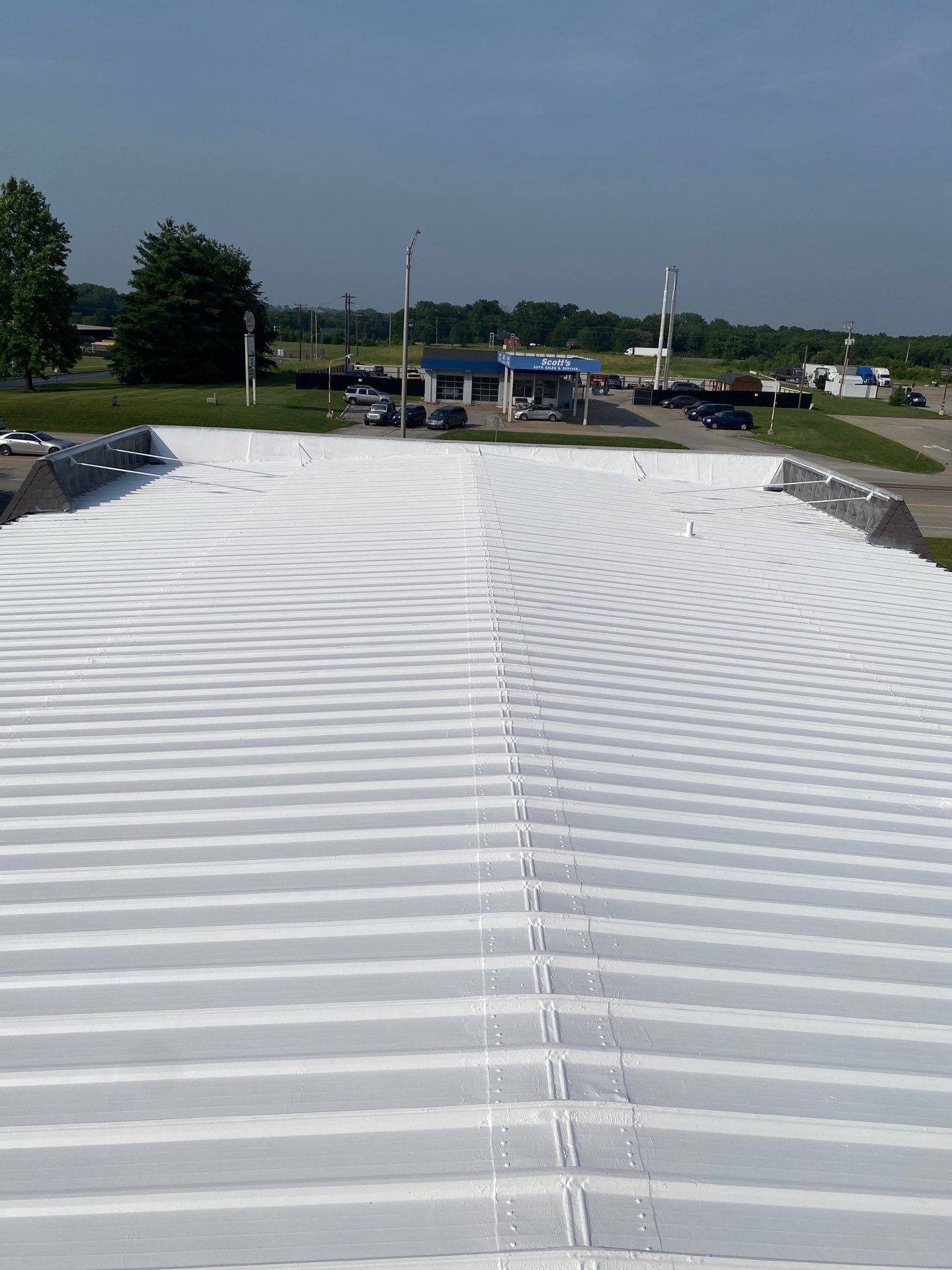 The roof of a building has been painted white.