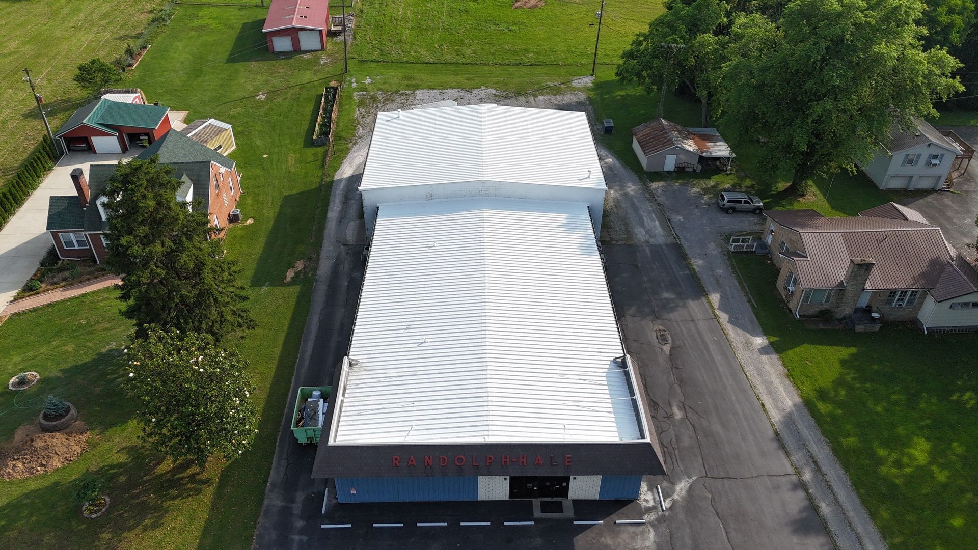 An aerial view of a building with a roof that looks like an eye.
