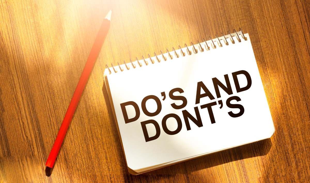 do's and don'ts written on a notebook on a wooden table