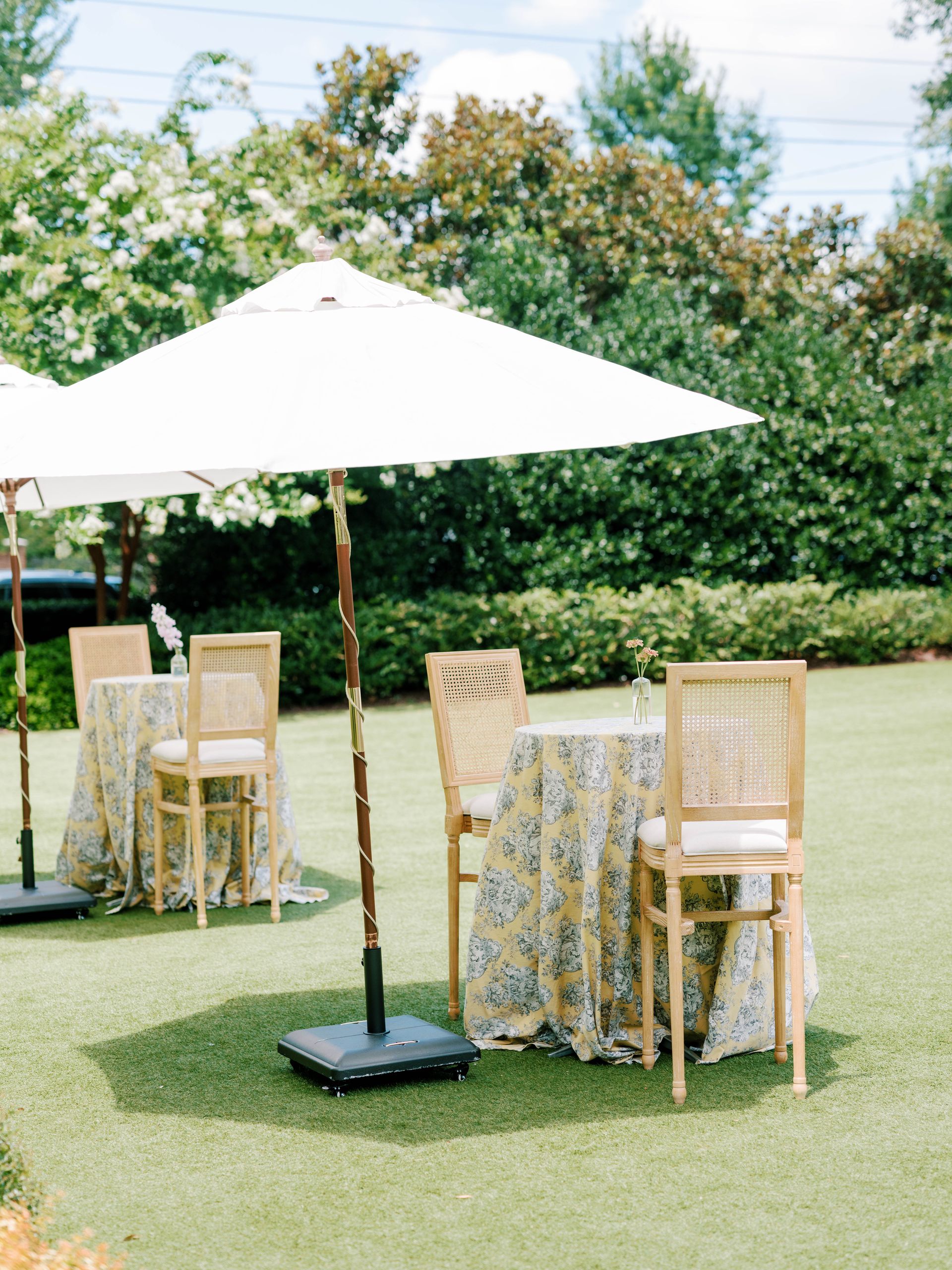 Outdoor Cocktail Hour in the summer at The Merrimon-Wynne House, a wedding venue in Raleigh, NC