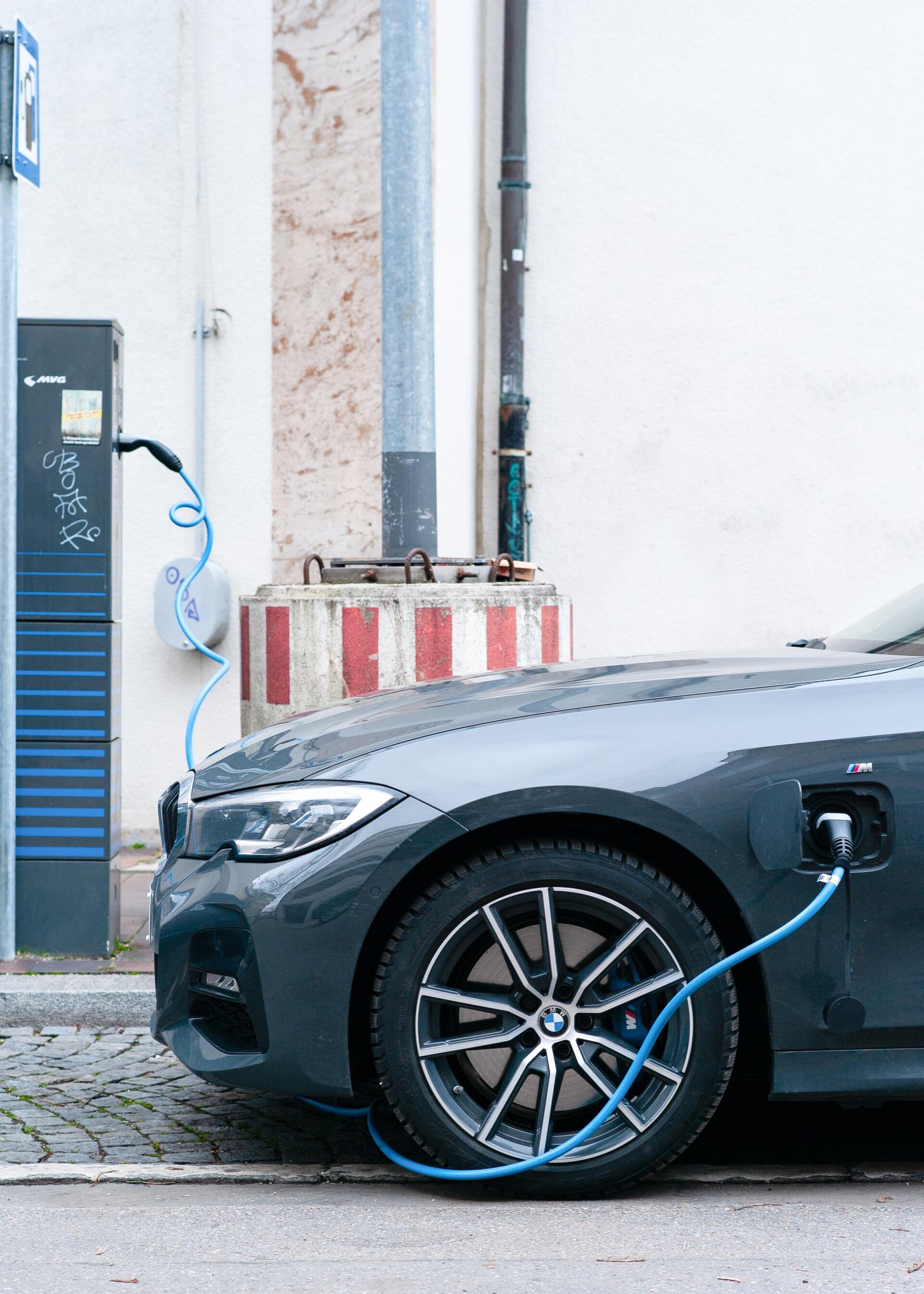 Restaurant electric vehicle charging stations