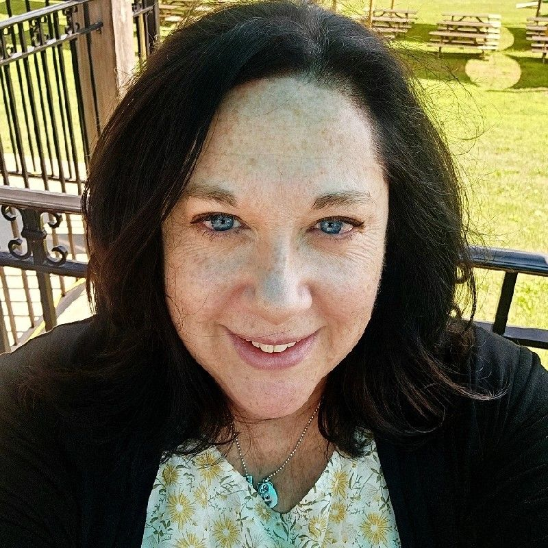 Headshot of Lori Chapin. 