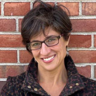 Headshot of Rachel Clar.